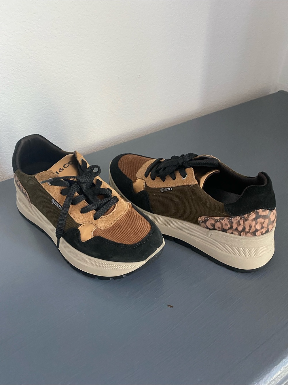 B&CO Women’s Two-Tone Platform Sneaker in Black and Brown
